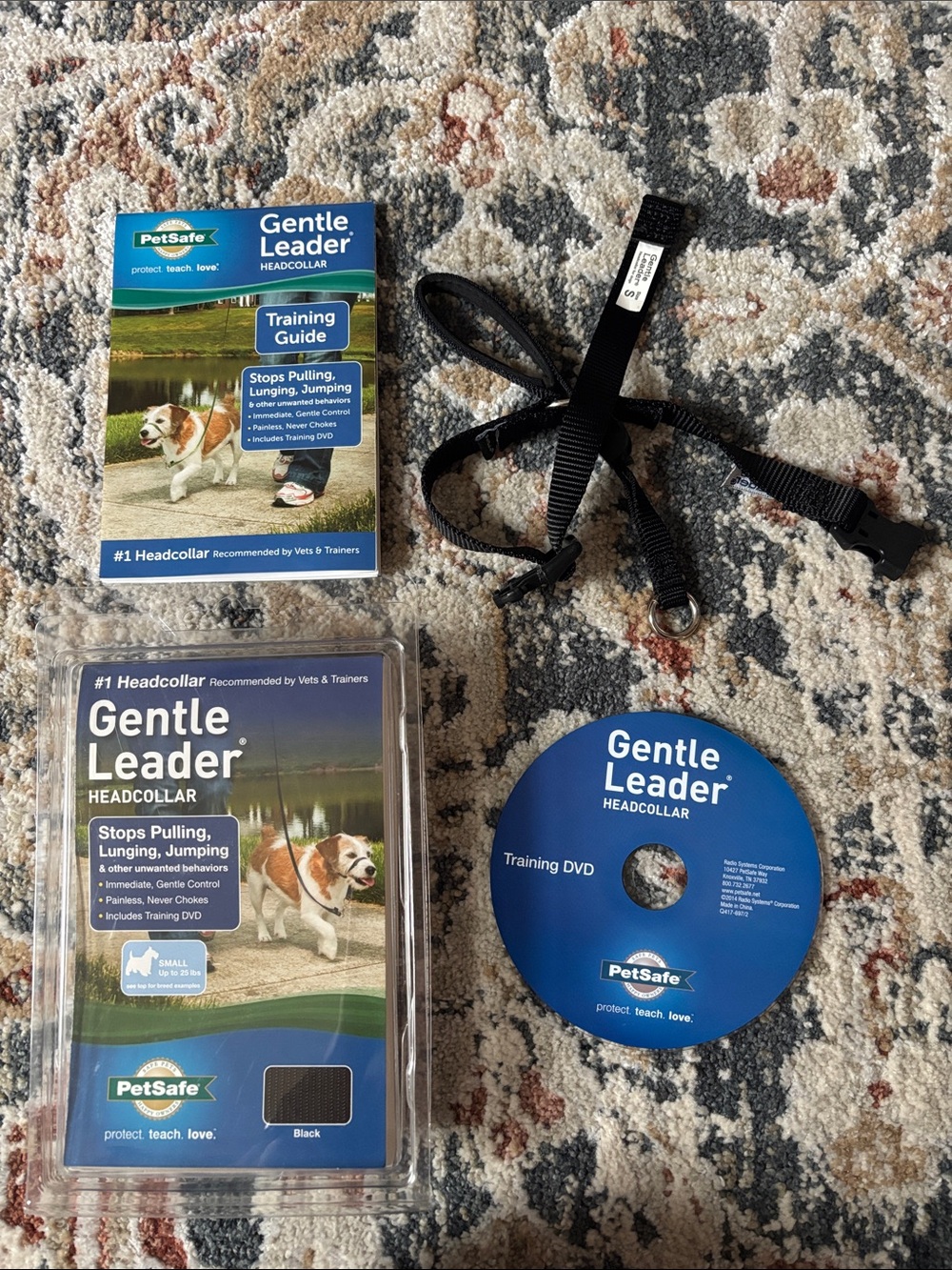 PetSafe Gentle Leader Headcollar and Training DVD in Black and Blue